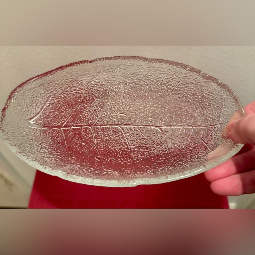 2 Arcoroc Aspen Leaf oval serving plates/dishes. 8.25” x 5”
France